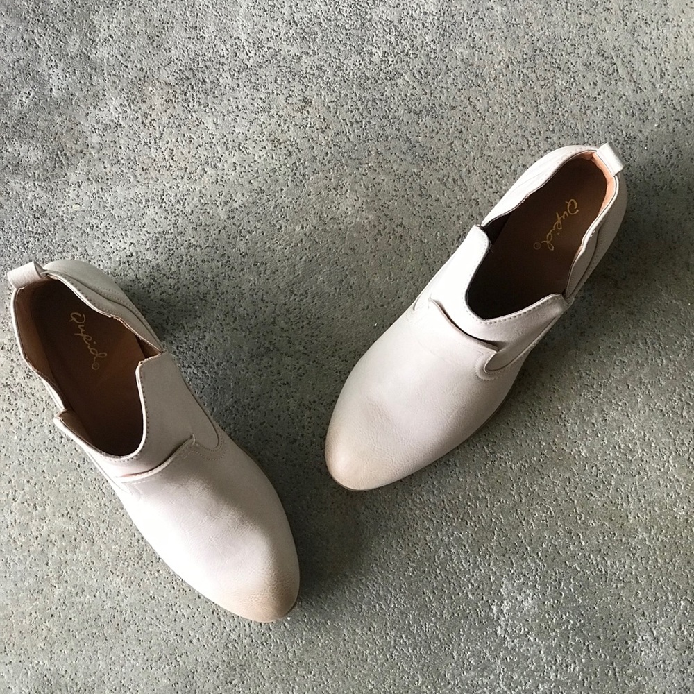 Qupid Stone White Slip-On Western Booties Sz 10 - Picture 8 of 8